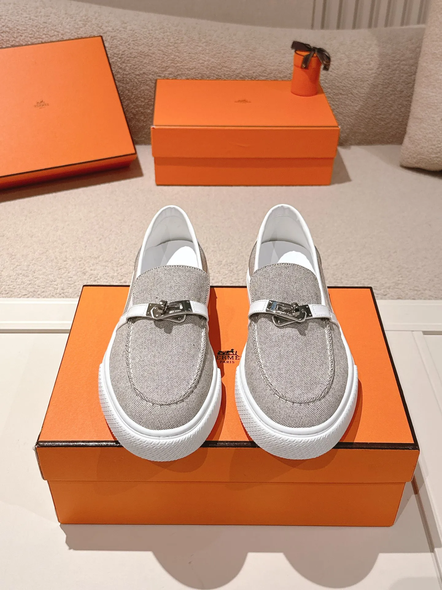 Men's shoes 💰640💰 Hermes# New Kelly buckle thick-soled loafers. Upper: cowhide/suede material. Lining: sheepskin lining. Outsole: exclusive molded outsole. Size: women's size 35-40, men's size 39-45 (female 41/male 46 customized, non-refundable)